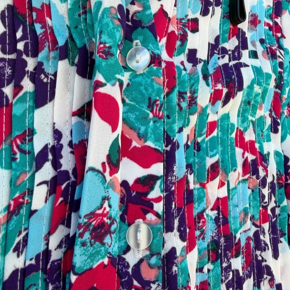 Attention Multi-Color Floral Pintuck Front Flutter Sleeve Blouse ~ Women’s XXL - Picture 6 of 10